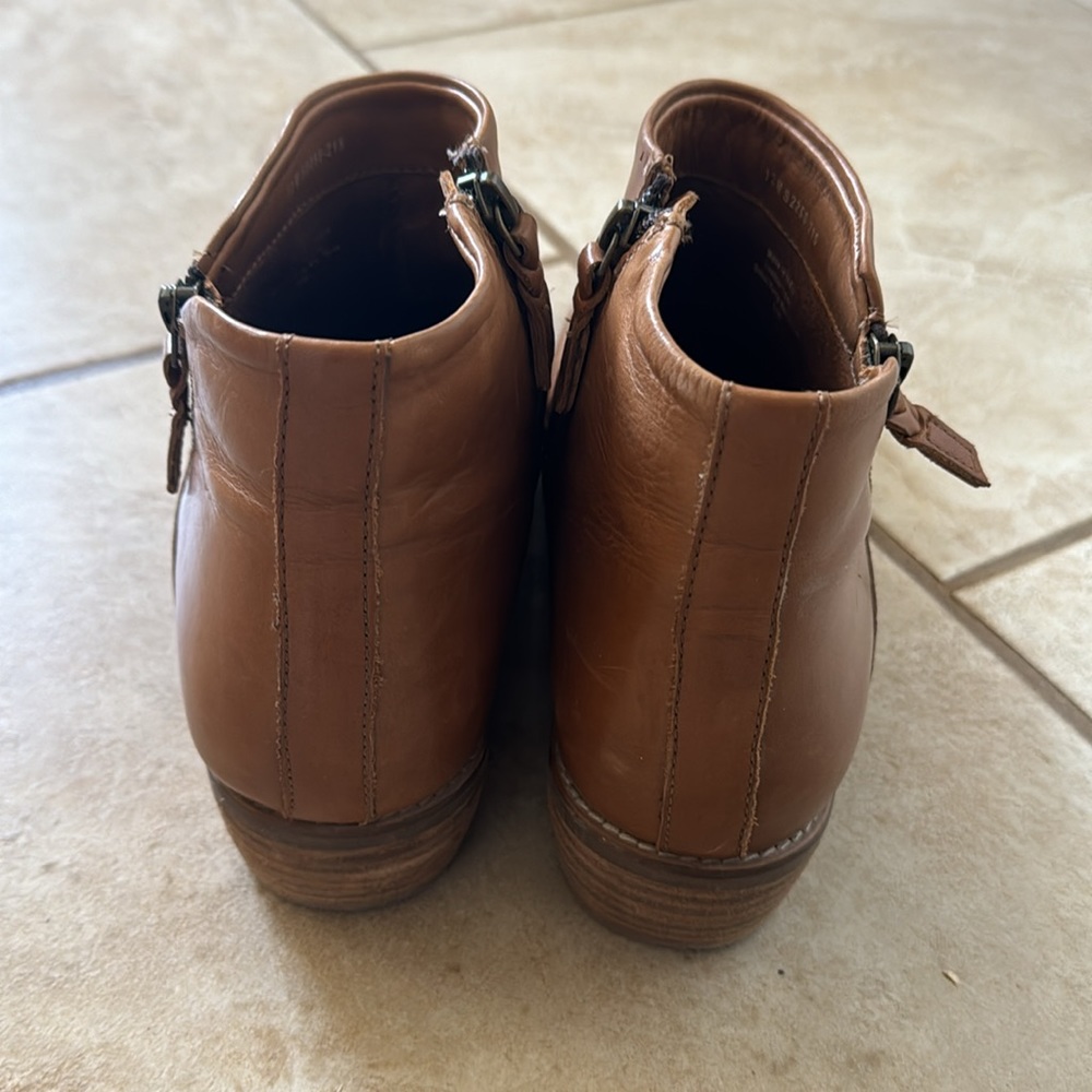 Tan bootie - Picture 2 of 5